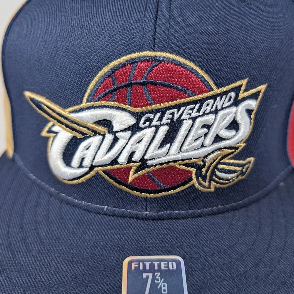 Reebok Cleveland Cavaliers NBA Fitted Hat 7 3/8 NWT Navy Red Wool Flat Brim